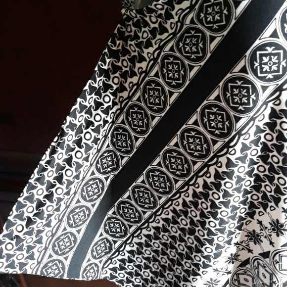 Coco Banco Black and White Patterned Top. - Picture 3 of 9